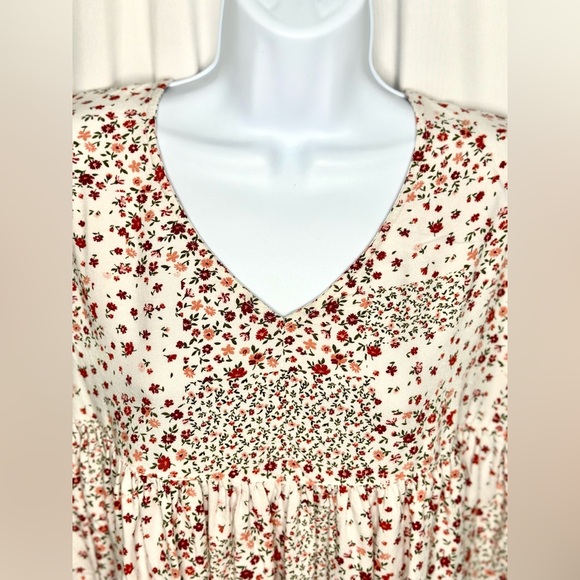 Arizona Jean Company White and Red Floral Blouse (827) - Picture 6 of 12